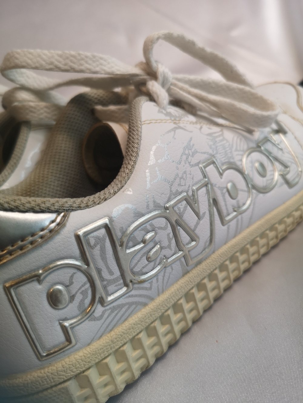 Vintage Playboy White & Raised Silver Metallic Logo Designer Sneakers US 7.5